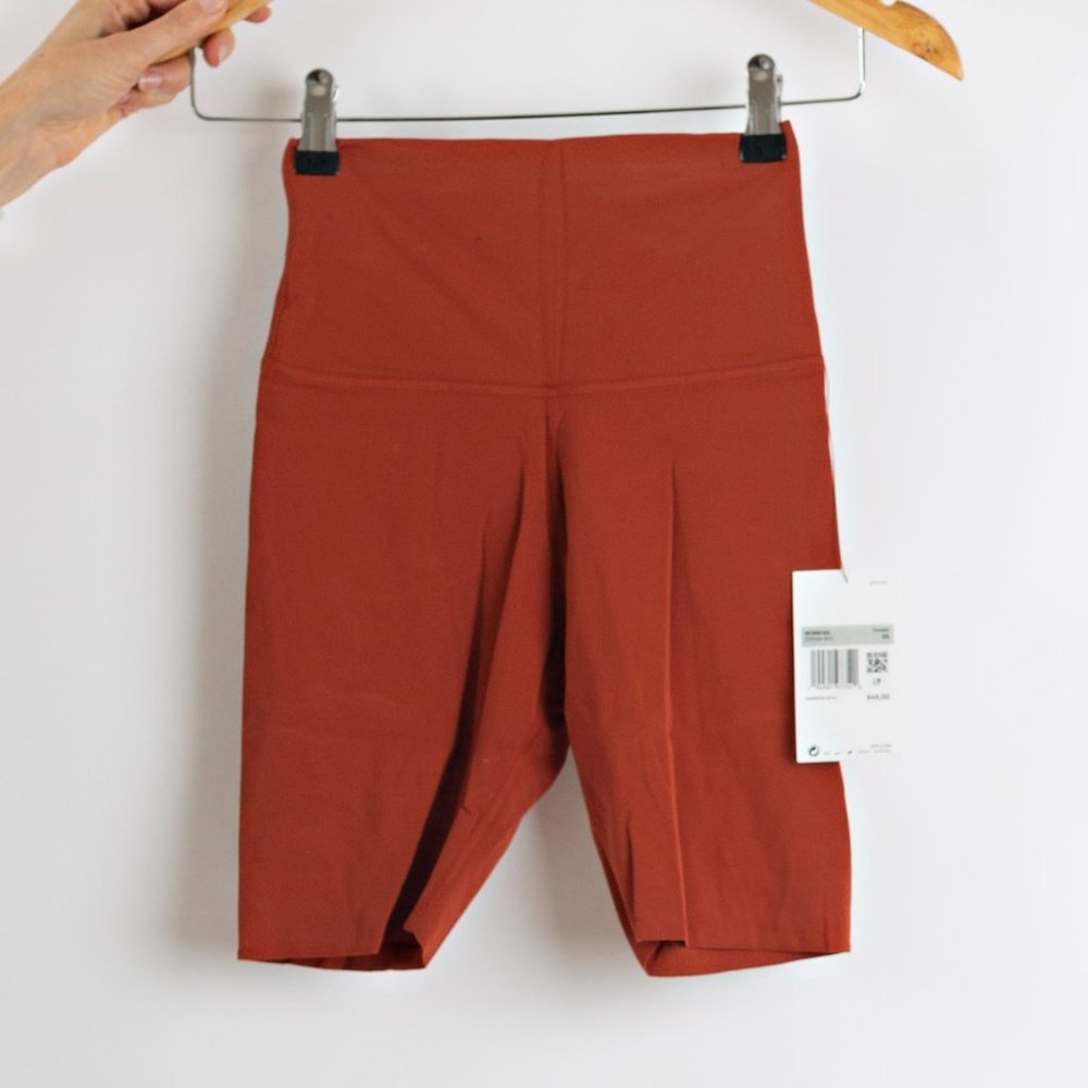 *Brand New* Nike Yoga shorts // XS